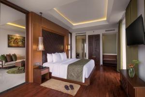 Postel nebo postele na pokoji v ubytování Golden Tulip Jineng Resort Bali