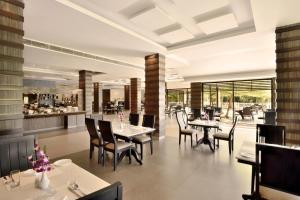 Restaurace v ubytování Radisson Blu Resort, Goa