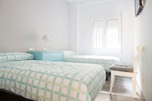 A bed or beds in a room at Hello Málaga Flat Victoria
