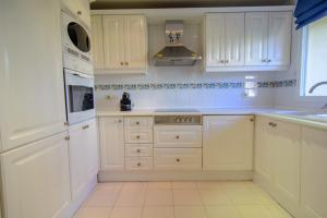 Kuchyň nebo kuchyňský kout v ubytování Apartment Hacienda Playa Elviria