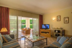 TV a/nebo společenská místnost v ubytování Apartment Hacienda Playa Elviria