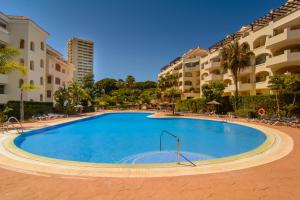 Bazén v ubytování Apartment Hacienda Playa Elviria nebo v jeho okolí