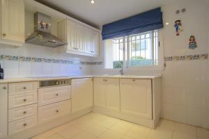 Kuchyň nebo kuchyňský kout v ubytování Apartment Hacienda Playa Elviria