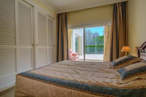 Postel nebo postele na pokoji v ubytování Apartment Hacienda Playa Elviria