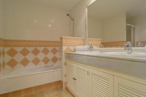 Koupelna v ubytování Apartment Hacienda Playa Elviria