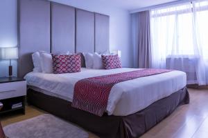 Una cama o camas en una habitación de Gelian Hotel