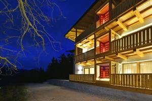 a house at night with the lights on at Ban Rutzner in SantʼAndrea in Monte