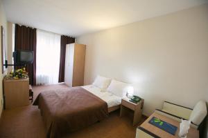 Postel nebo postele na pokoji v ubytování Hotel Mures
