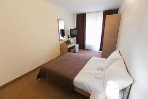 Postel nebo postele na pokoji v ubytování Hotel Mures