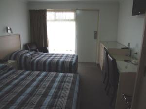 
a hotel room with a bed and a desk at Streaky Bay Hotel Motel in Streaky Bay
