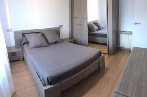 A bed or beds in a room at Los Pinos de Cardes