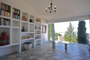 a living room with a bench and book shelves at The Sea Cottage Apartments in Drage