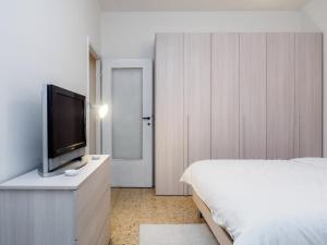 Televízia a/alebo spoločenská miestnosť v ubytovaní Enjoy Apartment Gorla