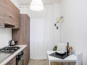 Kuchyňa alebo kuchynka v ubytovaní Enjoy Apartment Gorla