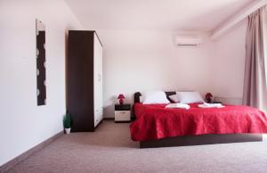 Ένα ή περισσότερα κρεβάτια σε δωμάτιο στο London Rooms Zagreb Airport