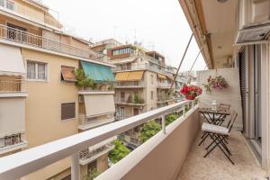 Parveke tai terassi majoituspaikassa Tranquil Central Apt, behind Athens Caravel Area