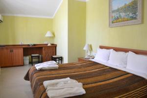 Ένα ή περισσότερα κρεβάτια σε δωμάτιο στο Hotel Strike