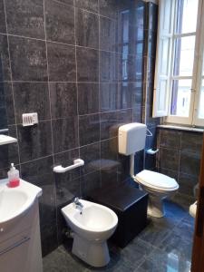 a bathroom with a toilet and a sink at B&B Il Siciliano in Syracuse