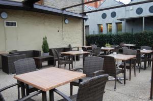 Reštaurácia alebo iné gastronomické zariadenie v ubytovaní Hotel Araba