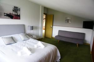 Кровать или кровати в номере Aloka rooms Sopela