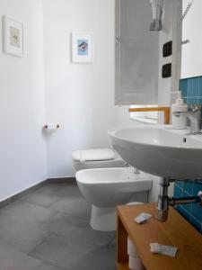 Koupelna v ubytování B&B Fuori Squadro - In Centro con Terrazza Relax vista Mare