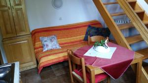 Posezení v ubytování APARTMAJI STARI KOVAČ