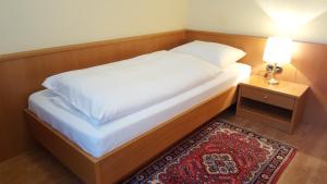 Postel nebo postele na pokoji v ubytování Pension Elfy