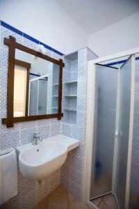 Koupelna v ubytování Miramare Residence + 24 fotografií