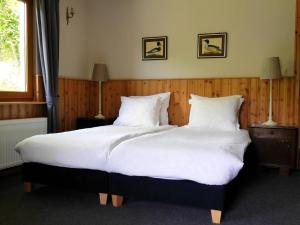 Ένα ή περισσότερα κρεβάτια σε δωμάτιο στο Hotel Dirbach Plage