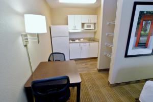 a room with a table and chairs and a kitchen at Extended Stay America Suites - Sacramento - Northgate in Sacramento