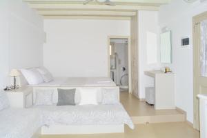 A bed or beds in a room at Notos Studios