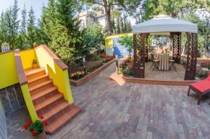 A garden outside Casa Vacanze "Ro & Se" a Palinuro IT, Bandiera Blu anche per il 2025