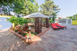 A garden outside Casa Vacanze "Ro & Se" a Palinuro IT, Bandiera Blu anche per il 2025