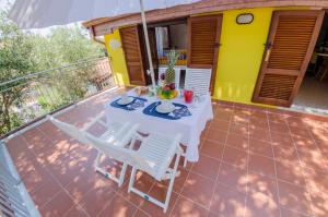 A balcony or terrace at Casa Vacanze "Ro & Se" a Palinuro IT, Bandiera Blu anche per il 2025