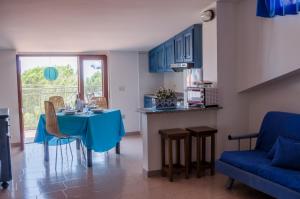 A kitchen or kitchenette at Casa Vacanze "Ro & Se" a Palinuro IT, Bandiera Blu anche per il 2025