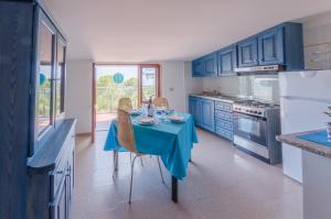 A kitchen or kitchenette at Casa Vacanze "Ro & Se" a Palinuro IT, Bandiera Blu anche per il 2025