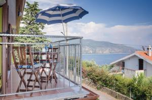 Balcone o terrazza di Casa Vacanze "Ro & Se" a Palinuro IT, Bandiera Blu anche per il 2023