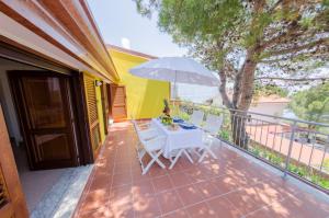 A balcony or terrace at Casa Vacanze "Ro & Se" a Palinuro IT, Bandiera Blu anche per il 2025