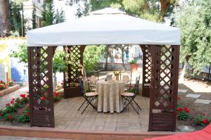 A garden outside Casa Vacanze "Ro & Se" a Palinuro IT, Bandiera Blu anche per il 2025