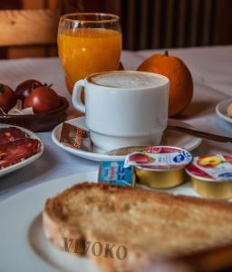Majoituspaikassa Hostal Santuari de Paller saatavilla olevat aamiaisvaihtoehdot