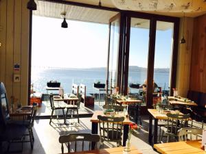 Foto de la galería de The Newport Restaurant with Rooms en Newport-On-Tay