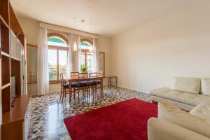 A seating area at Appartamento Masha Még 26 kép