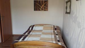 Łóżko lub łóżka w pokoju w obiekcie Apartament w Bieszczadach