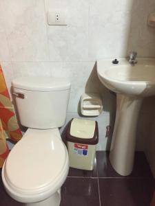 Koupelna v ubytování Rumi Sonqo Hostel