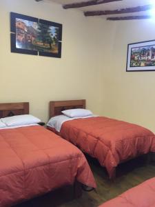 Postel nebo postele na pokoji v ubytování Rumi Sonqo Hostel