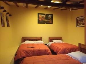 Postel nebo postele na pokoji v ubytování Rumi Sonqo Hostel