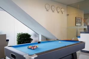 Sto za bilijar u objektu BATIQA Hotel & Apartments Karawang