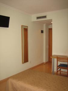 TV a/nebo společenská místnost v ubytování Hostal Madruga