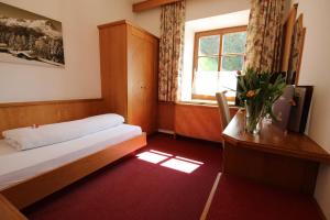 Ένα ή περισσότερα κρεβάτια σε δωμάτιο στο Hotel Gasthof Neuner