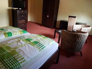 Ein Bett oder Betten in einem Zimmer der Unterkunft Hotel Zum Schwanen